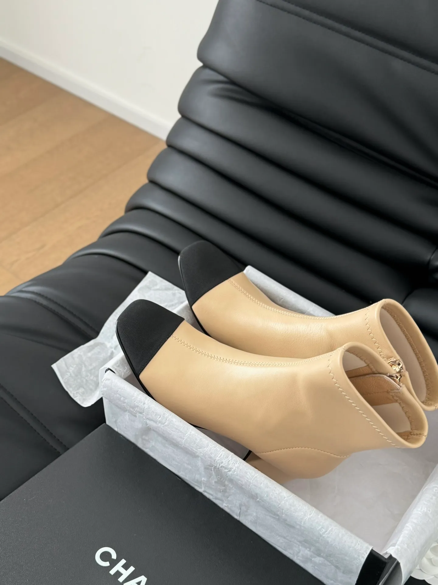 👟👟Ex-factory price 600👟👟 Purchasing-grade Chanel classic new elastic boots series! The leather texture is super good, and the upper is delicate ~ Calfskin upper, sheepskin lining, original outsole! Size:35-39 Other sizes are determined